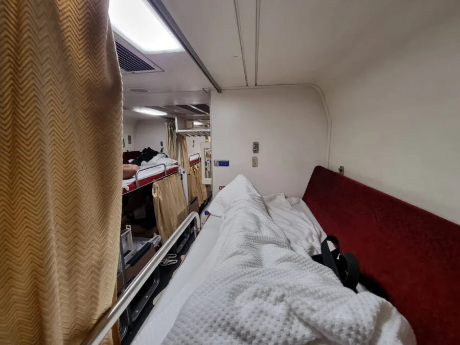 sleeper car bed night train bangkok chiang mai