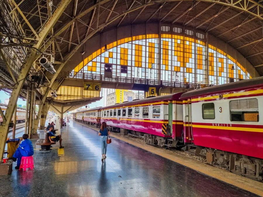 train hua lamphong station bangkok