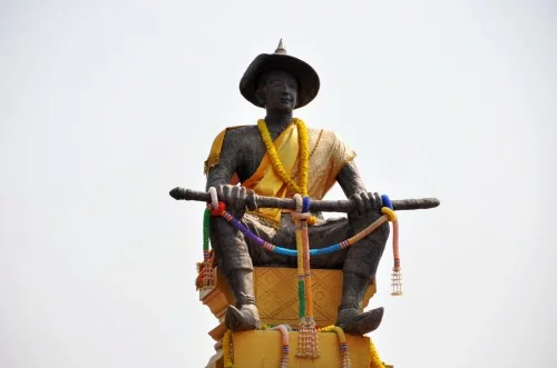 Statue of King Setthathirath, considered the founder of the city (in 1560), he is also the initiator of That Luang.