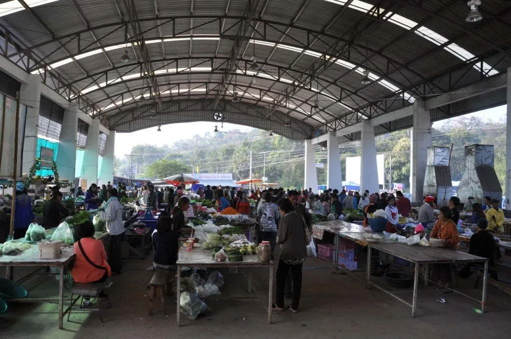 Khong Chiam market.