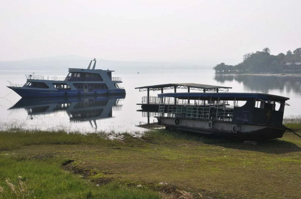 Sirindhorn Khong Chiam Lake
