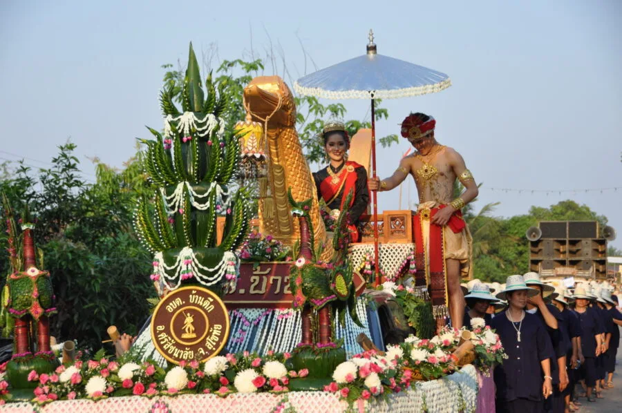 sukhothai parade for songkran