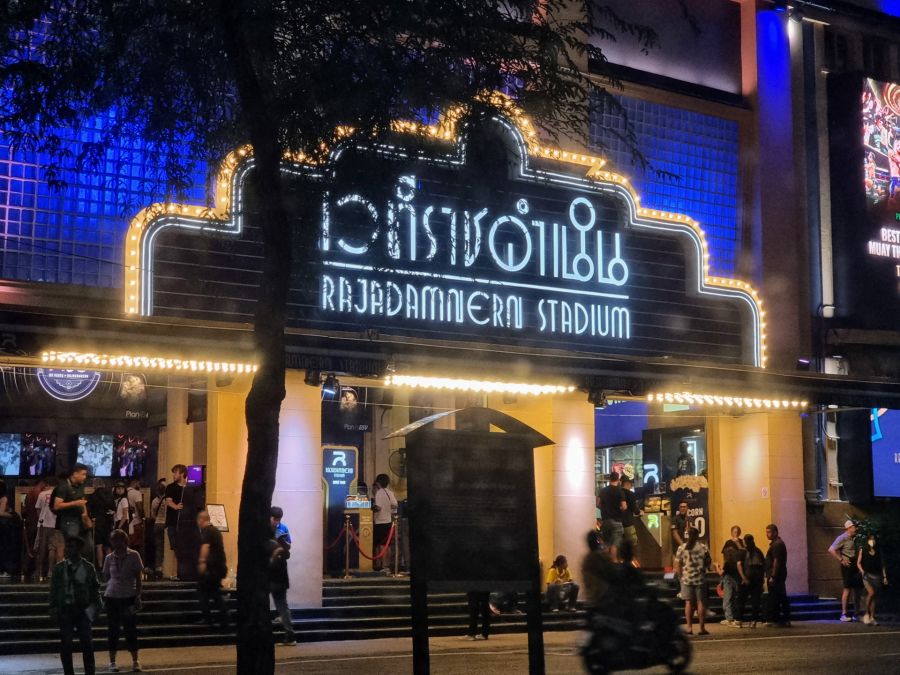 façade du stade de boxe thai rajadamnoen stadium bangkok