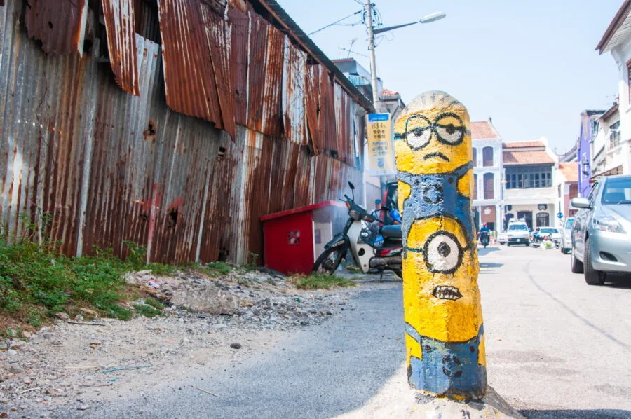 minion in pole street art penang
