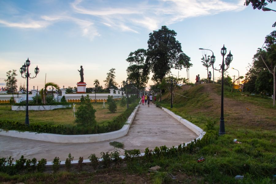nouhak phoumsavanh memorial park savannakhet laos