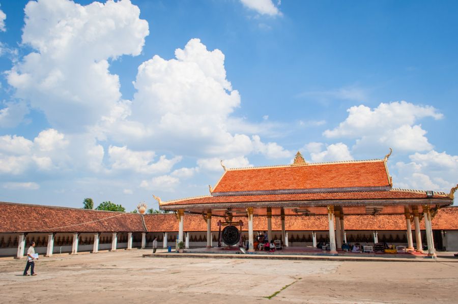 batiment du temple that ing hang savannakhet laos