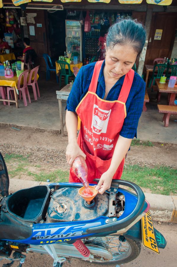 plein essence vers savannakhet laos