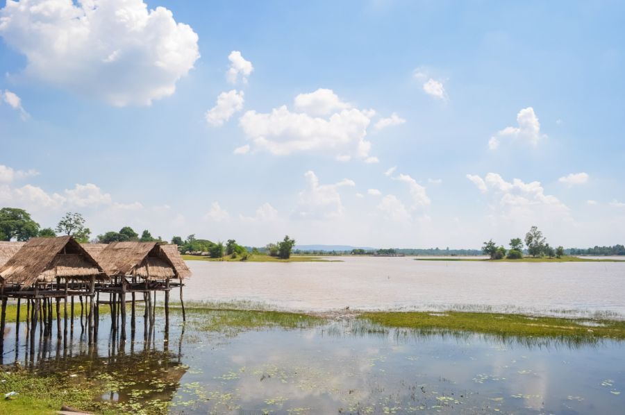 restaurant bord du lac bungva savannakhet laos