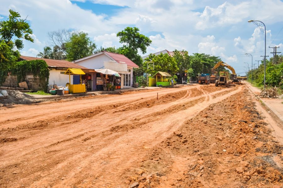 route en travaux sortie de ville savannakhet laos