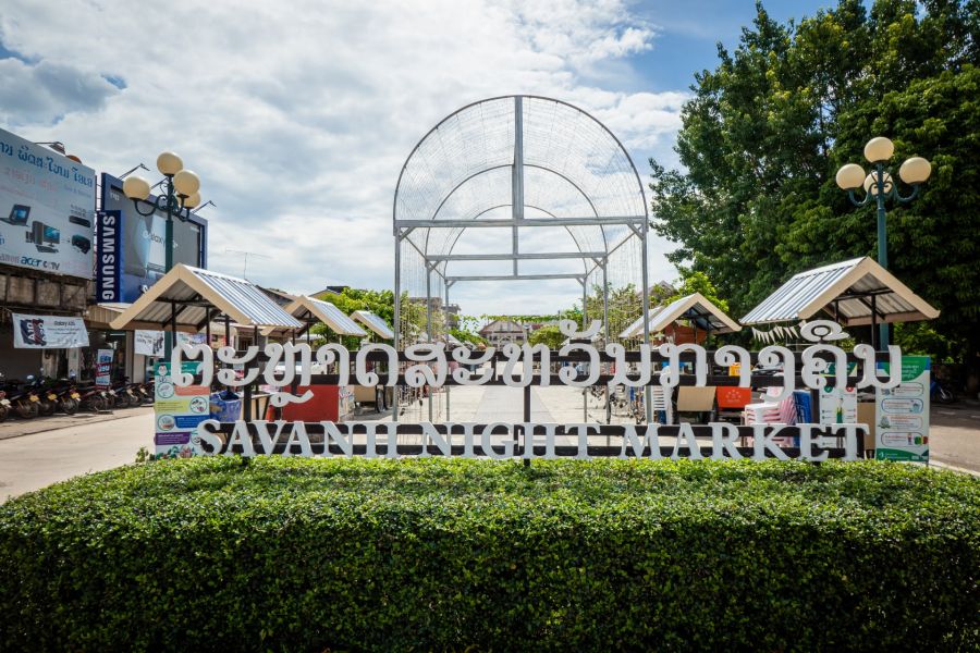 savannakhet market talat yen laos