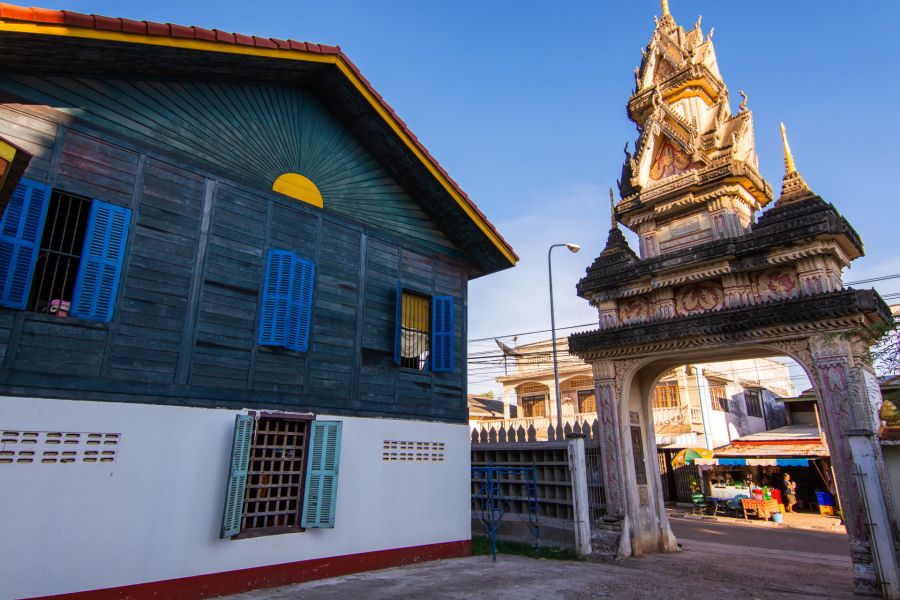 une entree du wat saynhaphum savannakhet laos