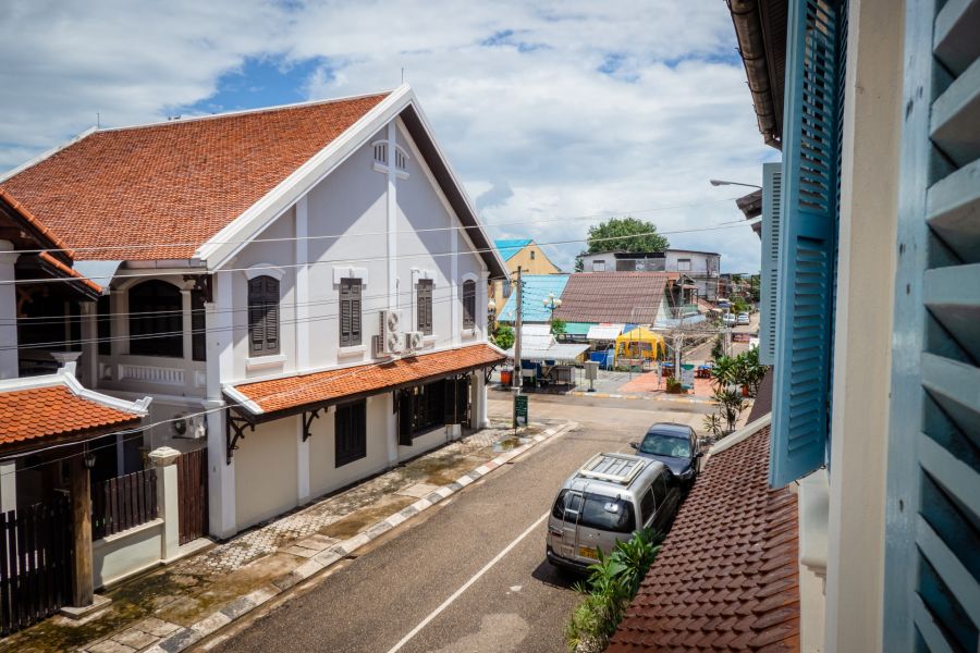 vue sur rue proche talat yen savannakhet laos
