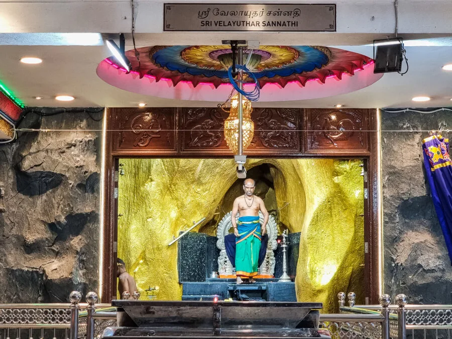 hindu devotee batu caves kuala lumpur