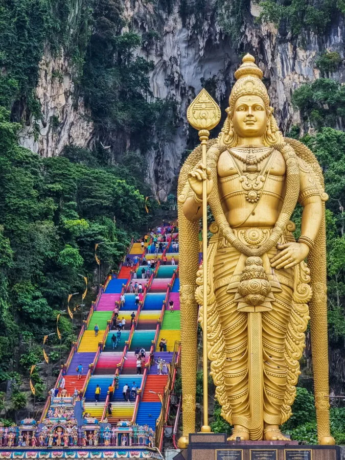 imposing muradan statue batu caves kuala lumpur