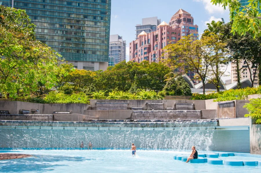 swimming pool park klcc kuala lumpur