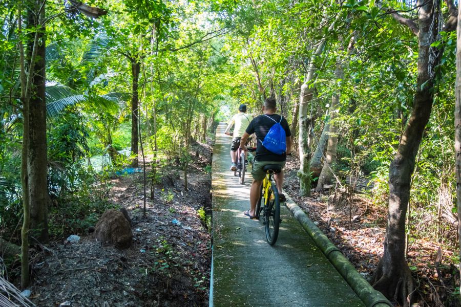a velo sur les chemins de bang kachao