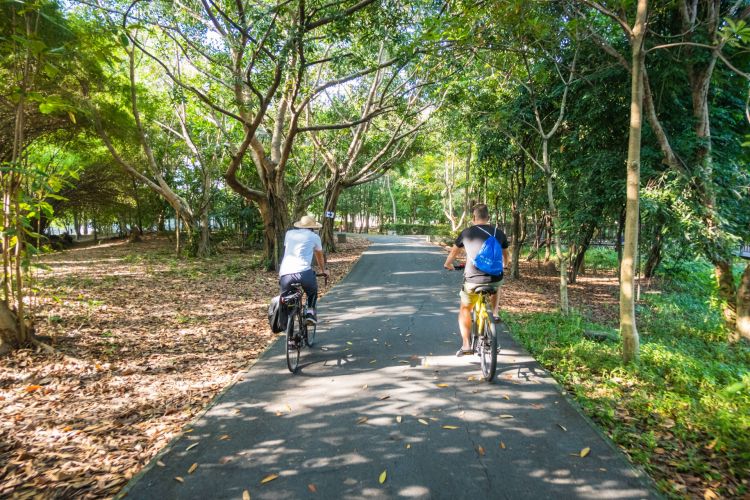 balade à vélo dans le parc de Sri Nakhon Khuean Khan à Bang Kachao.