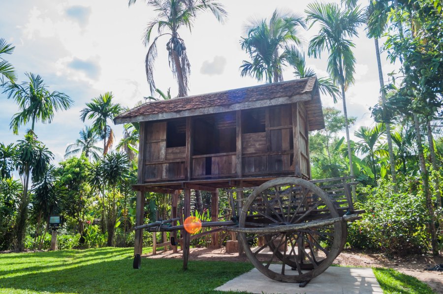 grenier et charrette maison ho chi minh nakhon phanom thailande