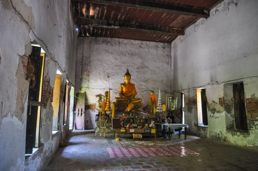interieur du wat bang nam phueng nok avant renovation bang kachao