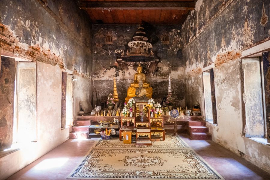 interieur du old wat bang nam phueng nok bang kachao