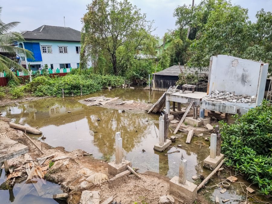 Maison sur pilotis rasée à Bang Kachao