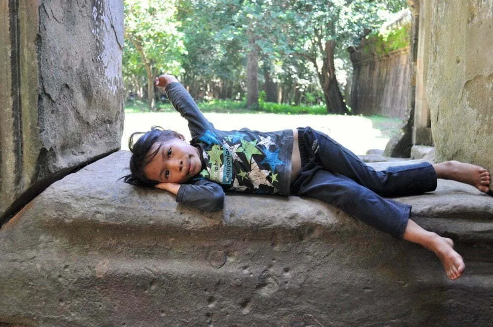 child angkor cambodia
