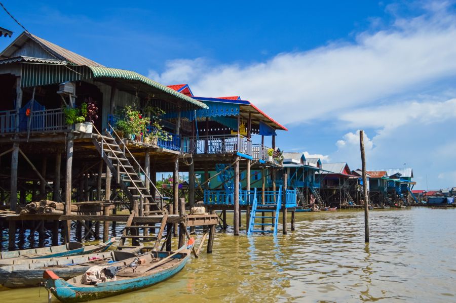 maisons sur pilotis village de kampong phluk tonle sap
