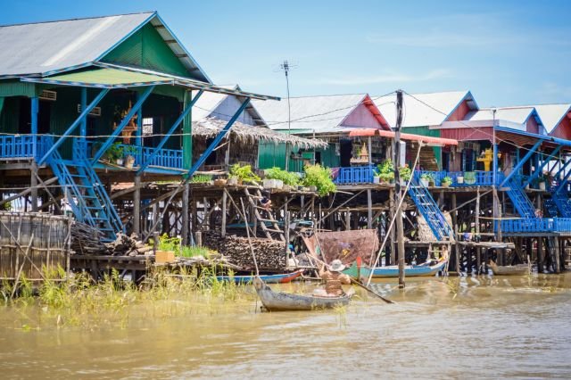 maisons sur pilotis village kampong phluk tonle sap