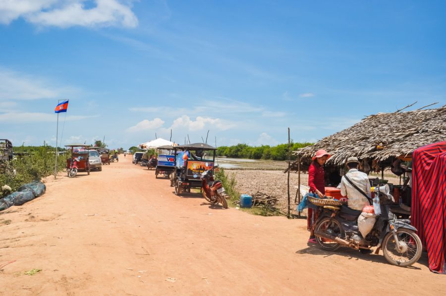 tuk tuk gare long chemin vers kampong phluk tonle sap