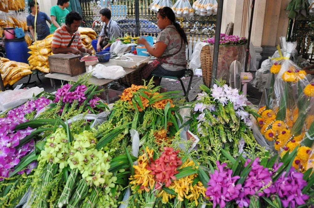 flower market Pak Khlong Talad memorial bridge bangkok