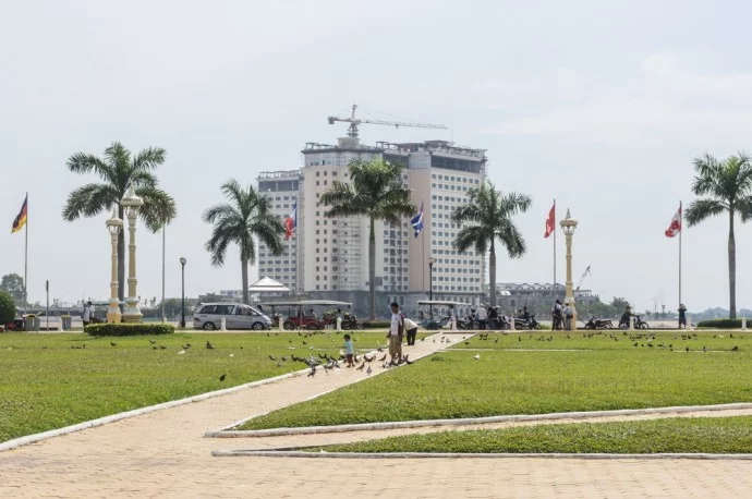 square in front of royal palace phnom penh