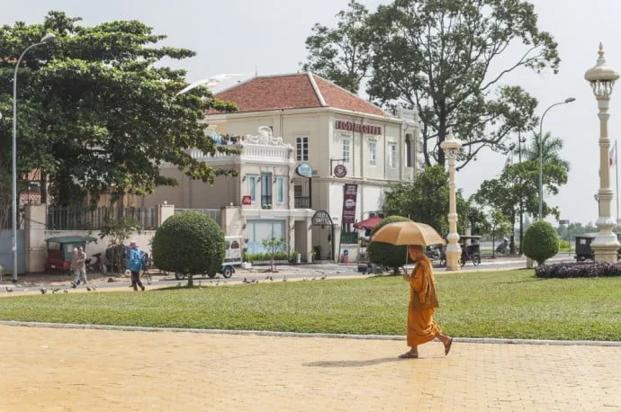 square in front of royal palace phnom penh