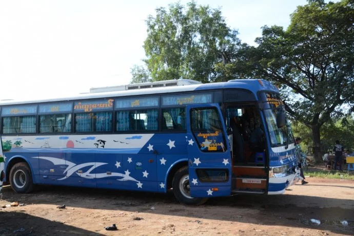 bus-between-yangon-pathein