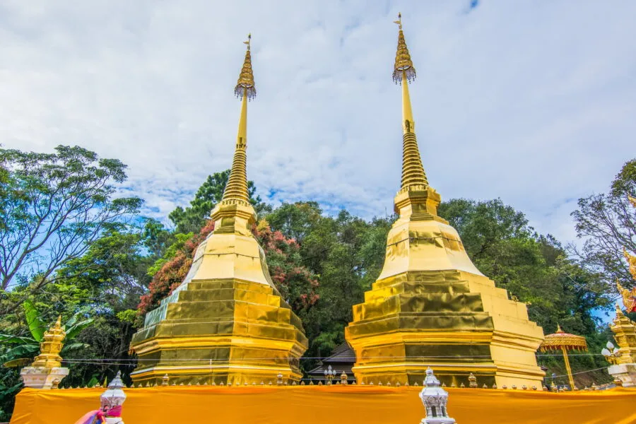 double golden chedi wat phra that doi tung