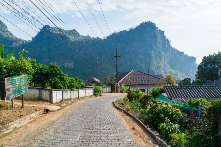 road crossing ban pha mi chiang province