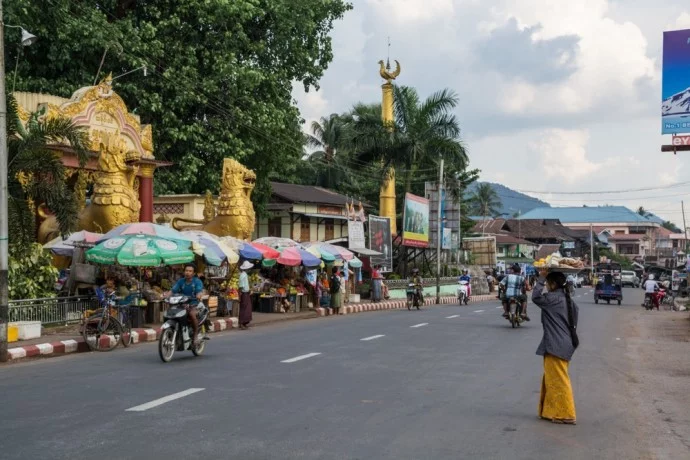 Stop Thaton Burma route Kinpun Mawlamyine Burma