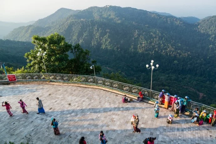 kyaiktiyo gold rock burma