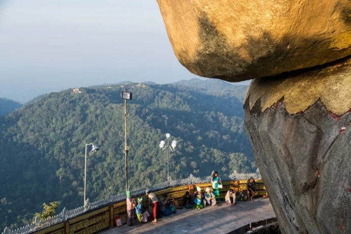 kyaiktiyo gold rock burma