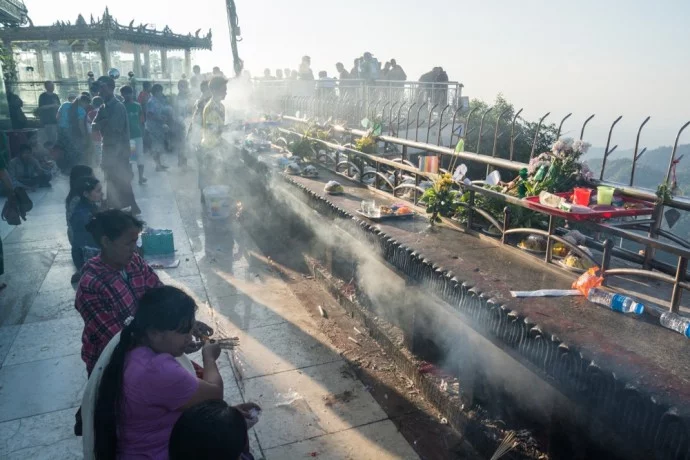 kyaiktiyo gold rock burma