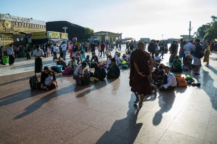 kyaiktiyo gold rock burma
