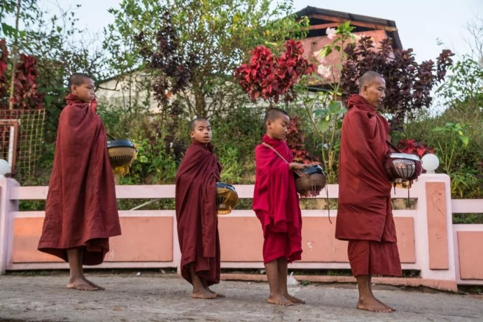 kyaiktiyo gold rock burma