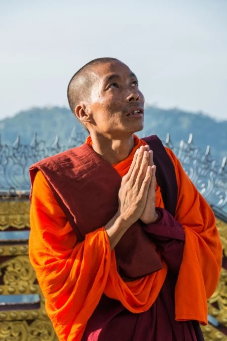 kyaiktiyo gold rock burma