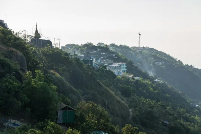 kyaiktiyo gold rock burma