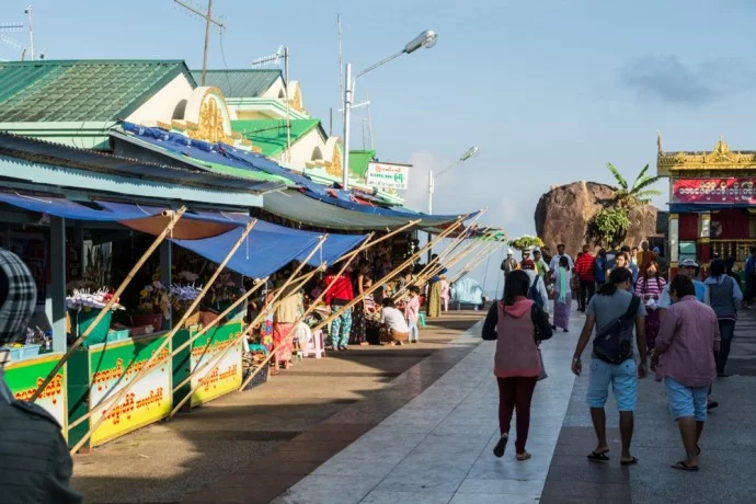 kyaiktiyo gold rock burma