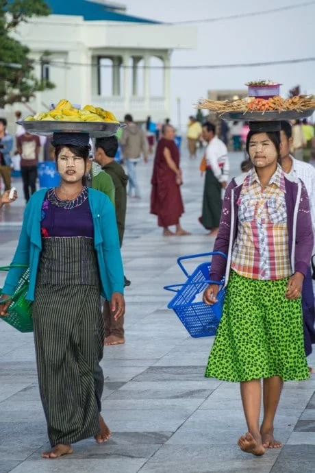 kyaiktiyo gold rock burma