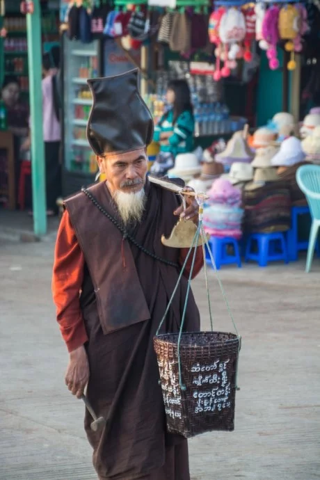 kyaiktiyo gold rock burma
