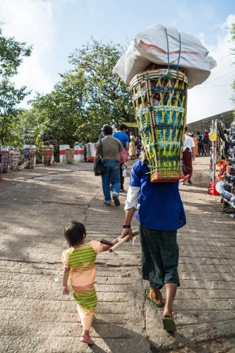 kyaiktiyo gold rock burma