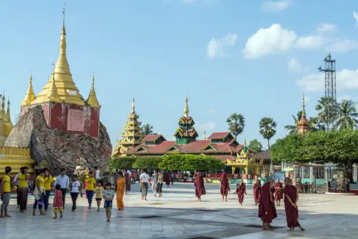shwemawdaw pagoda bago burma