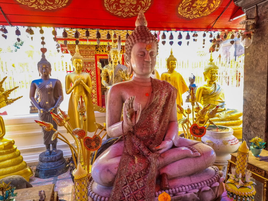 marble buddha cloister wat phra that doi suthep