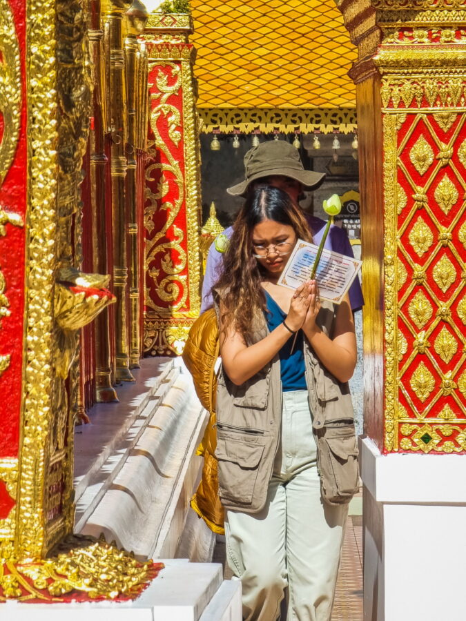 circumambulation around the chedi wat phra that doi suthep